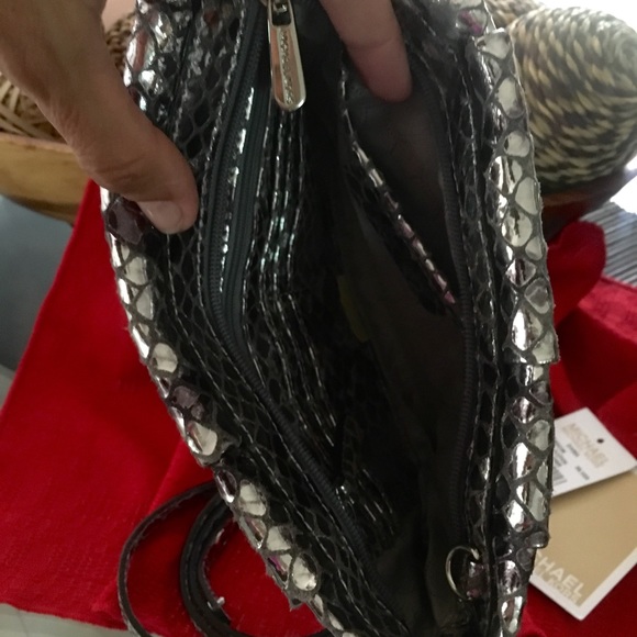 MICHAEL KORS CLUTCH - Picture 2 of 3